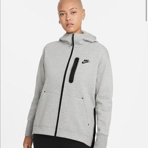 Nike Sportswear Tech Fleece
Women's Essential Full-Zip Hoodie (L)